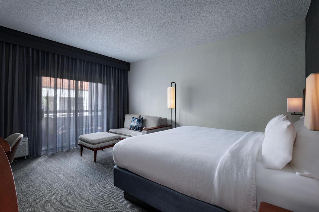 Готель Courtyard By Marriott San Antonio Downtown Екстер'єр фото