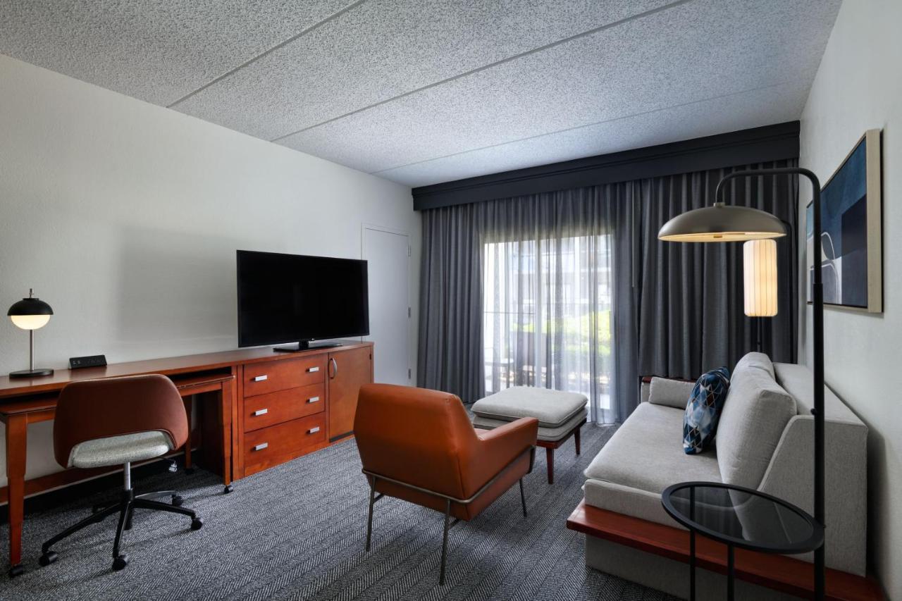 Готель Courtyard By Marriott San Antonio Downtown Екстер'єр фото