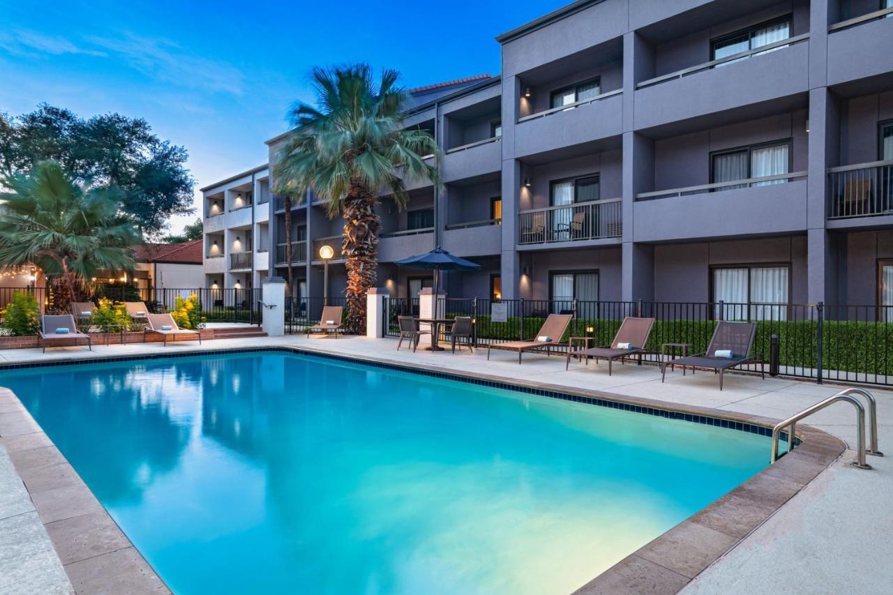 Готель Courtyard By Marriott San Antonio Downtown Екстер'єр фото