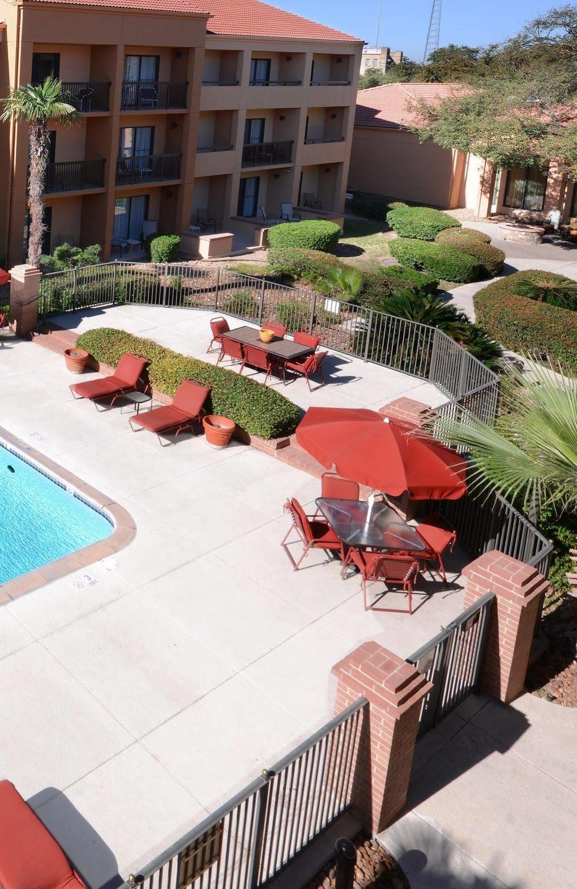 Готель Courtyard By Marriott San Antonio Downtown Екстер'єр фото